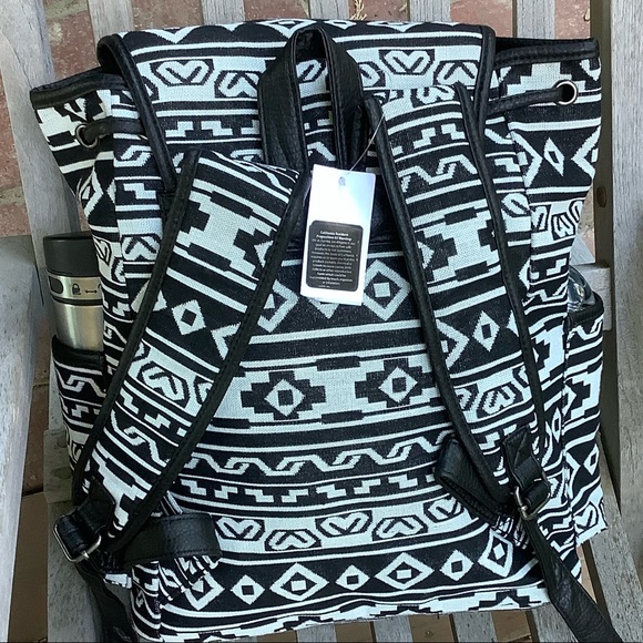 Hike,Beach,Books Black and White w Blk Trim. - Picture 6 of 12